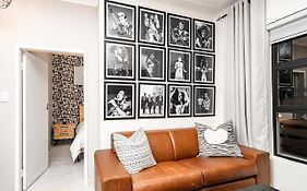 Midrand Classy & Eclectic 1-Bed W/Throwback Vibes